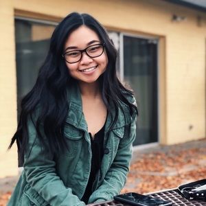 Meet your Posher, Vivian